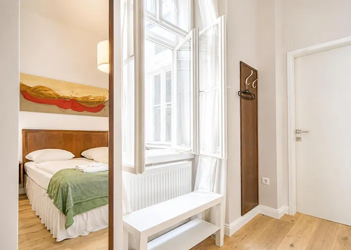 1 Aprt & 5 Stylish Rooms, Comfort & Convenience Combined *