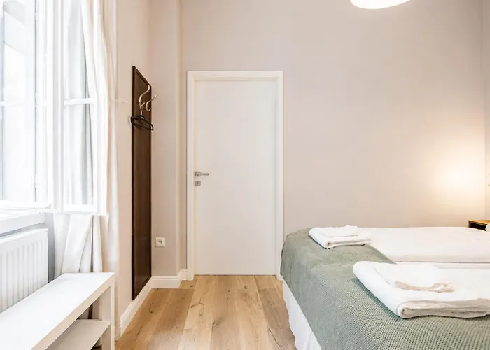 1 Aprt & 5 Stylish Rooms, Comfort & Convenience Combined