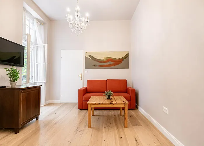 1 Aprt & 5 Stylish Rooms, Comfort & Convenience Combined *
