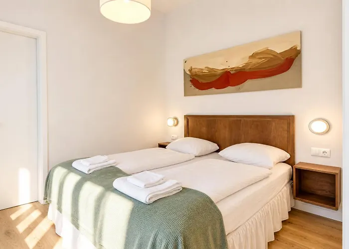 Hotel 1 Aprt & 5 Stylish Rooms, Comfort & Convenience Combined *