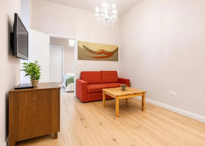 1 Aprt & 5 Stylish Rooms, Comfort & Convenience Combined