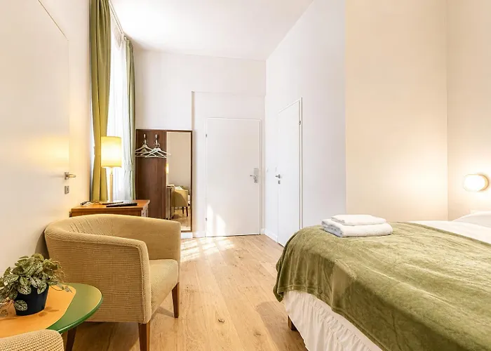 1 Aprt & 5 Stylish Rooms, Comfort & Convenience Combined