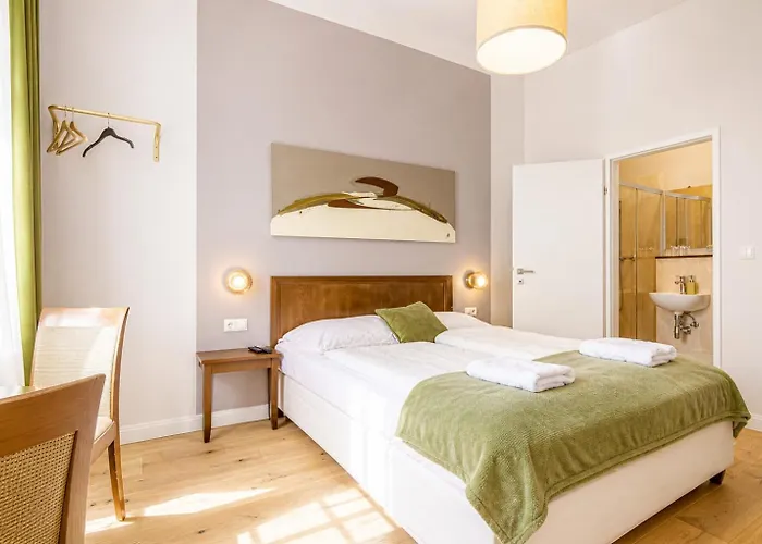 1 Aprt & 5 Stylish Rooms, Comfort & Convenience Combined *