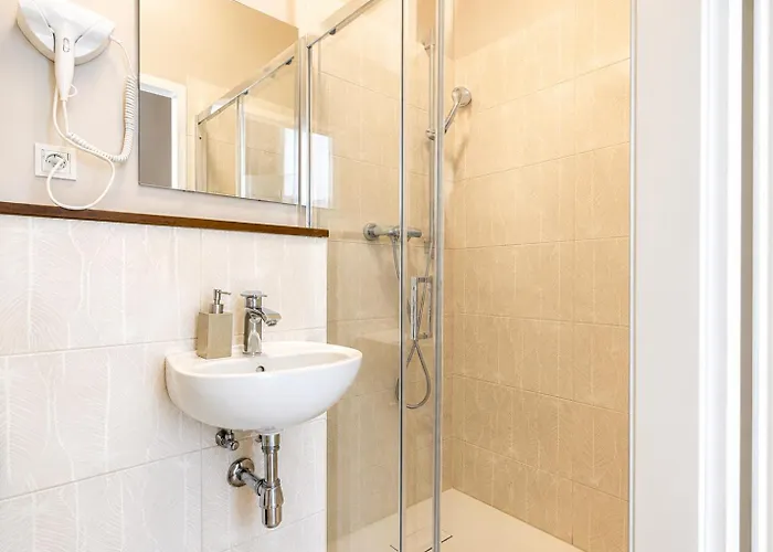 Hotel 1 Aprt & 5 Stylish Rooms, Comfort & Convenience Combined *