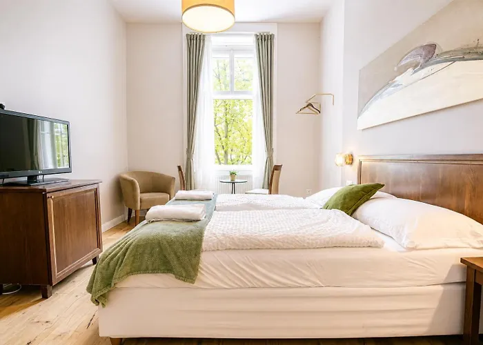 1 Aprt & 5 Stylish Rooms, Comfort & Convenience Combined *